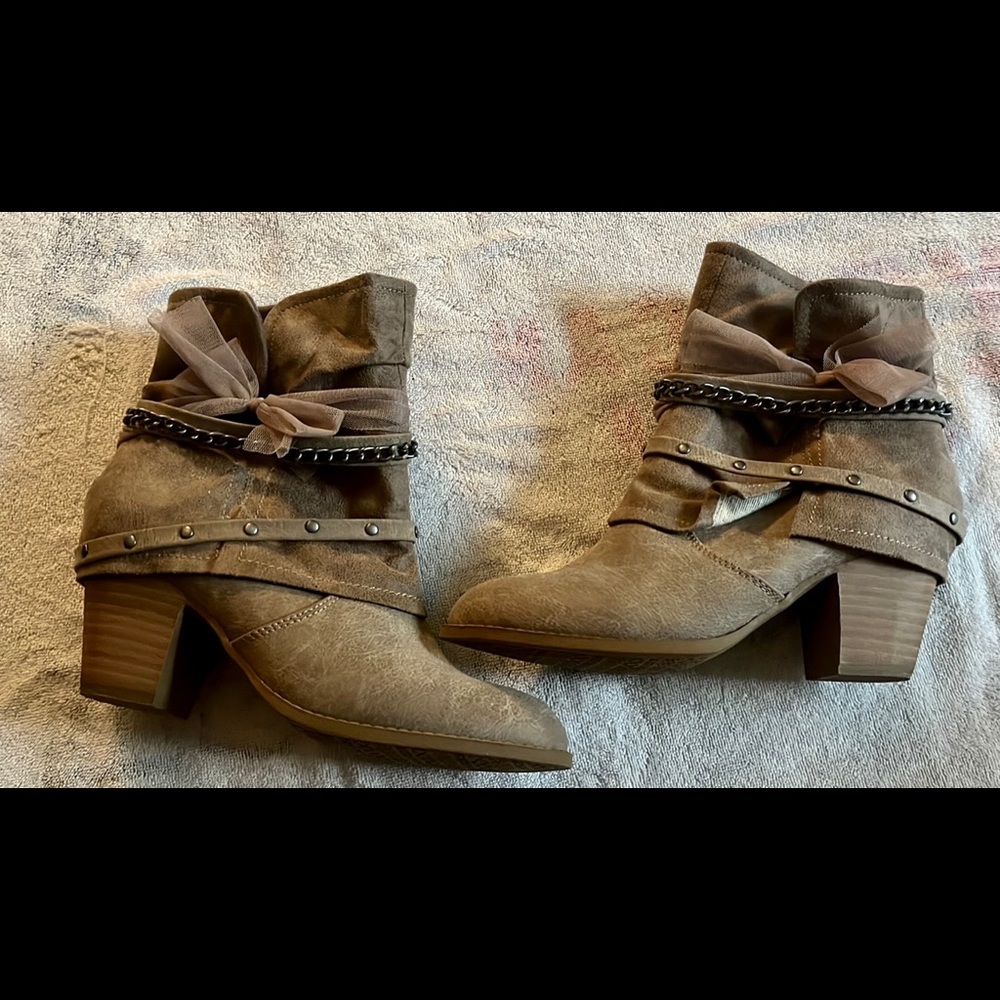 Size 8.5 Ankle Boots TARGET
